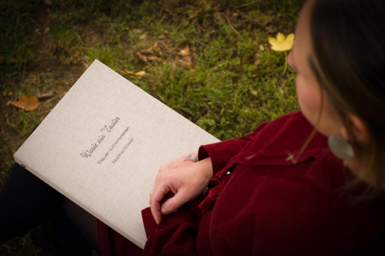 Nadine Kowol_Sterbebegleitung_Trauerbegleitung_Trauerrednerin